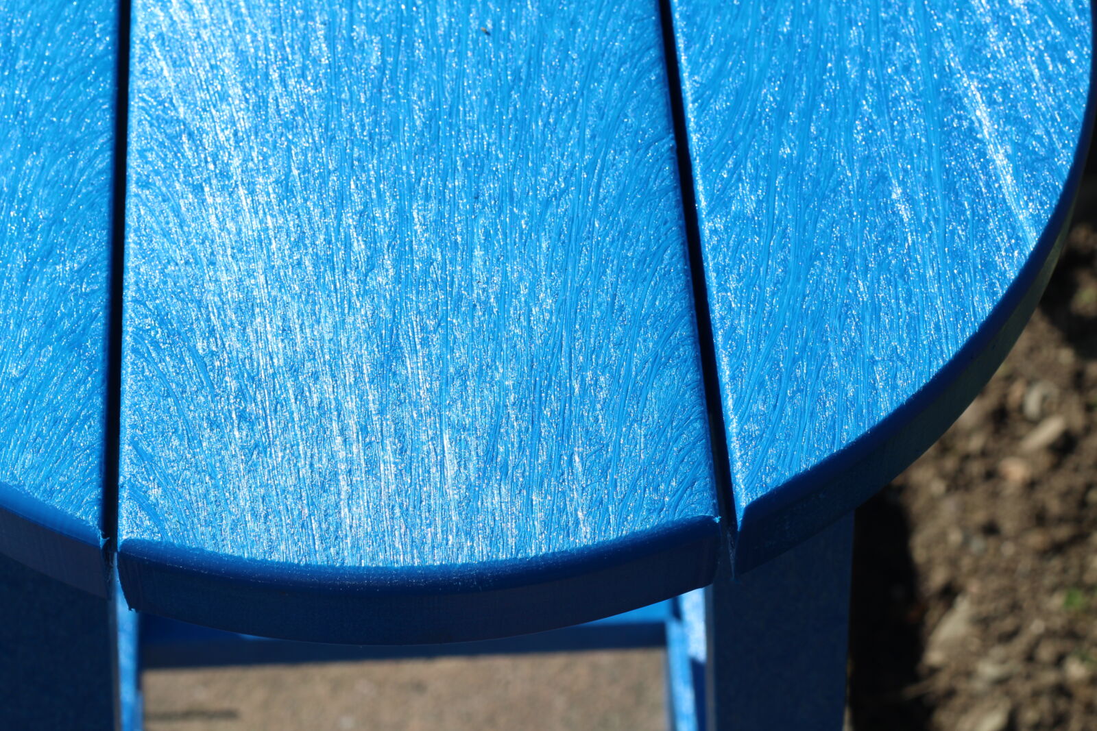 Close-up texture detail of blue recycled plastic bar stool seat | Mobek