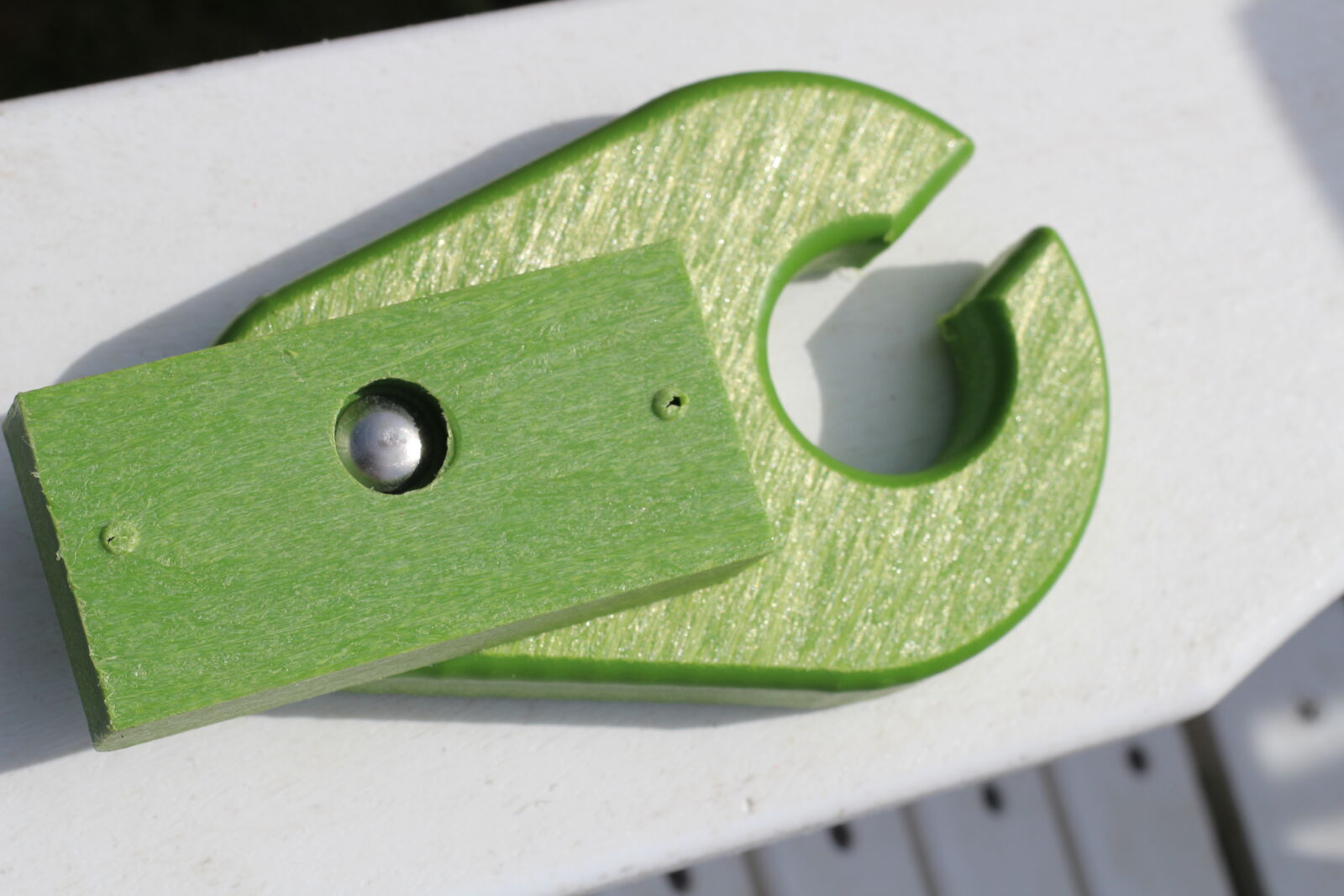 Green recycled plastic outdoor furniture arm end cap close-up | Mobek